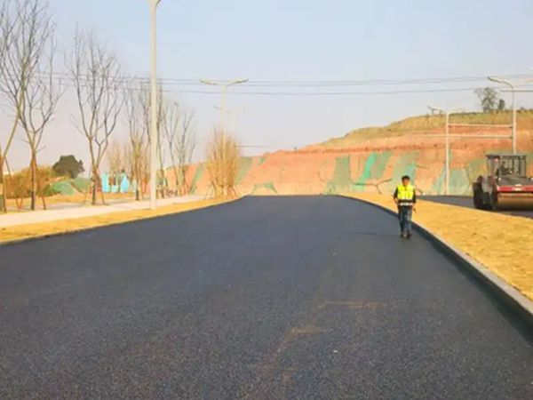 余杭沥青路面施工真有那么难搞？干了20年的老师傅掏心窝子说几句